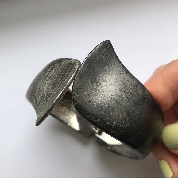 VINTAGE | Two-tone brushed metal bracelet - Picture 4 of 8